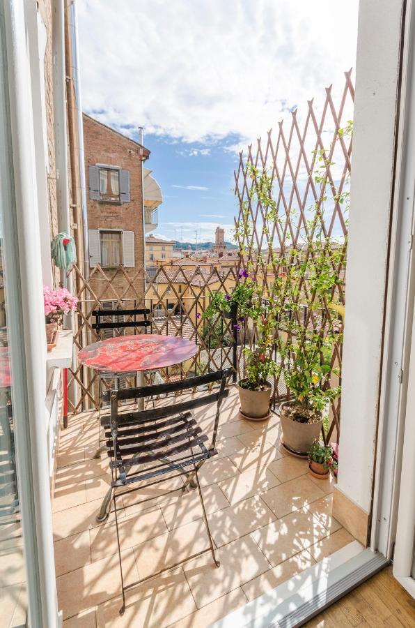 Inner Bo, Terrazzino Vista Tetti In Centro Storico Bologna Kültér fotó